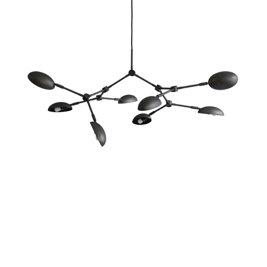 Drop Chandelier Mini i bronsefinish. Lampen er inspirert av dansk modernisme og 1950-tallets ikoniske og eksperimentelle tilnærming til lampedesign.