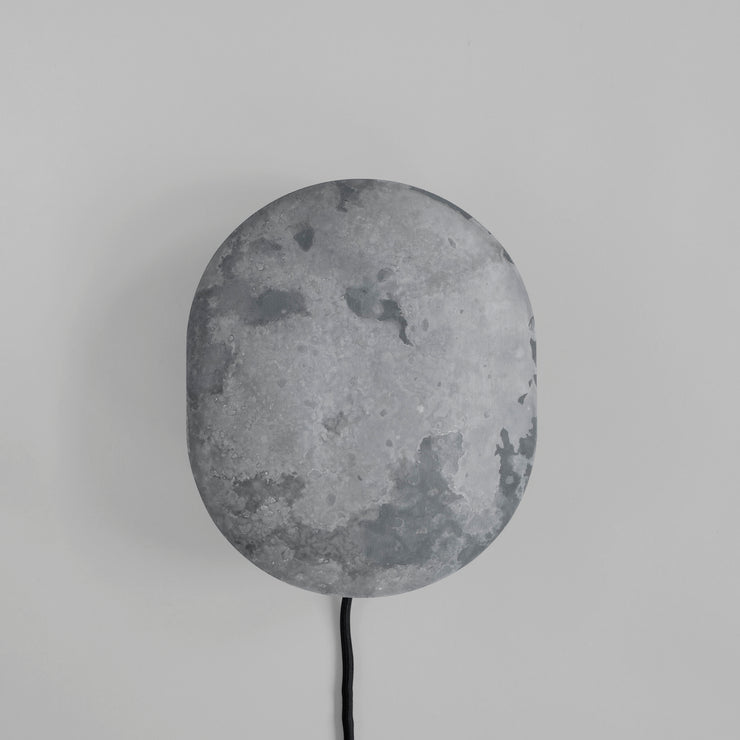 Vegglampen Clam i varianten Oxidized.