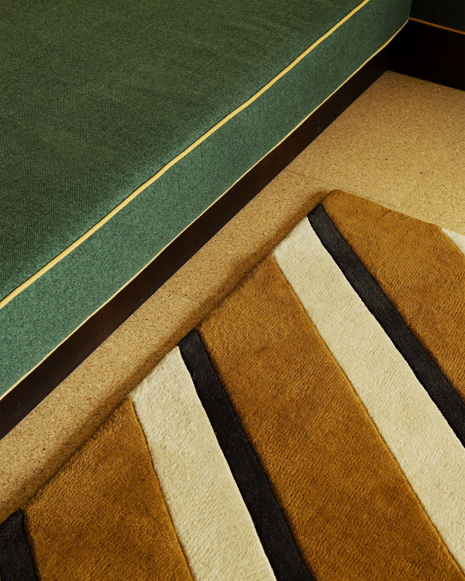 Teppe Diagonal i fargen Sand fra Layered.