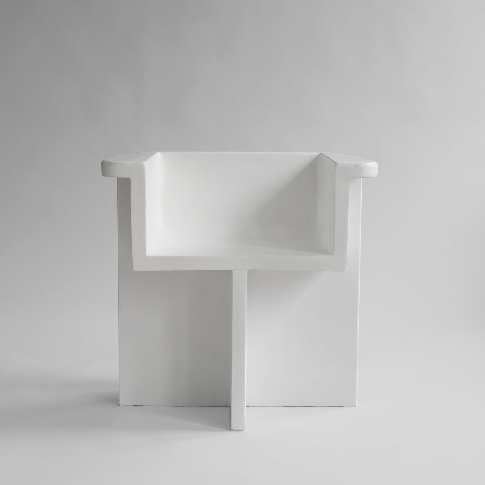 Brutus Dining Chair i fargen Bone White.