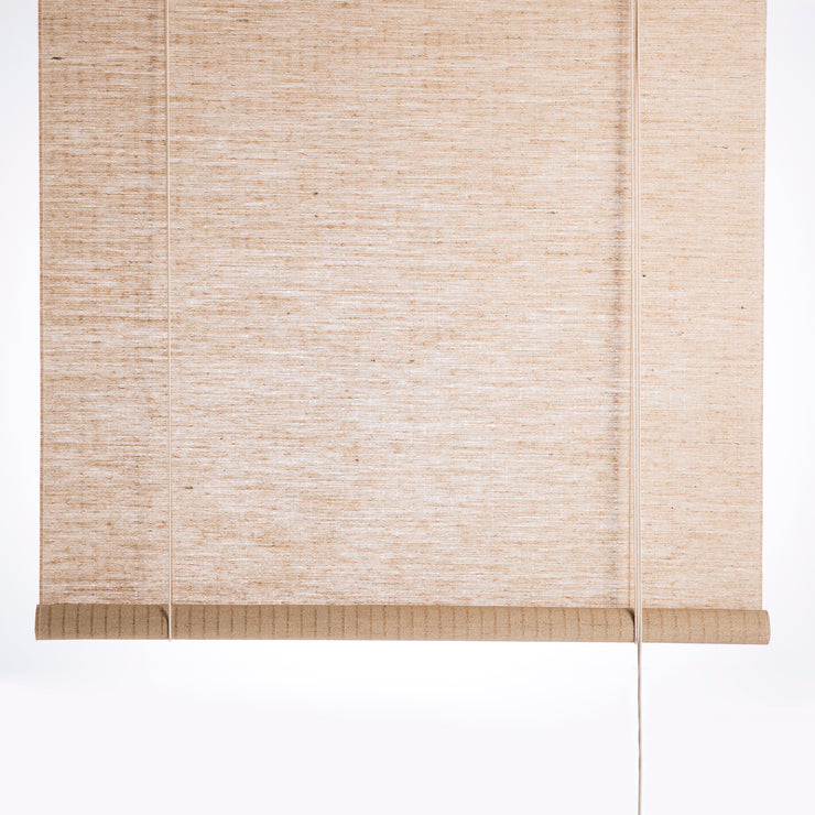Rullegardin brun plante fra Color&Co i naturfarget jute, med ca 50% lysinnslipp