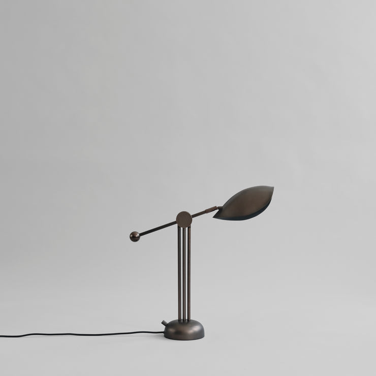 Bordlampen Stingray fra 1010 Copenhagen kan dimmes. 