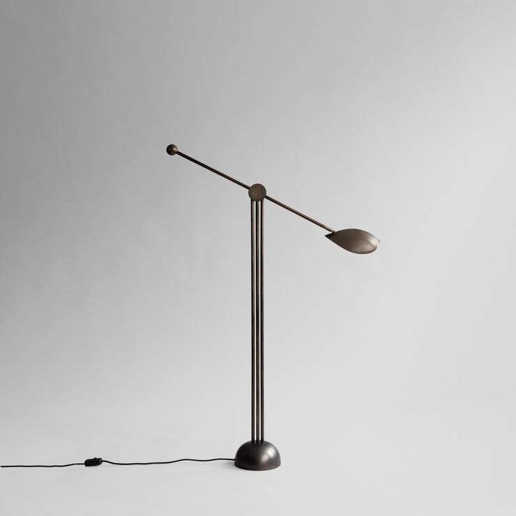 Den justerbare lampearmen gir fleksibilitet med hensyn til å styre lyset dit du ønsker.