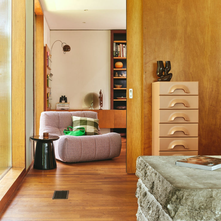Liker du hundetannsmønster vil varianten med tekstilet Lobby passe helt perfekt. Med dette tekstilet får lenestolen Lazy Chair fra HK Living en noe mer sofistikert look.