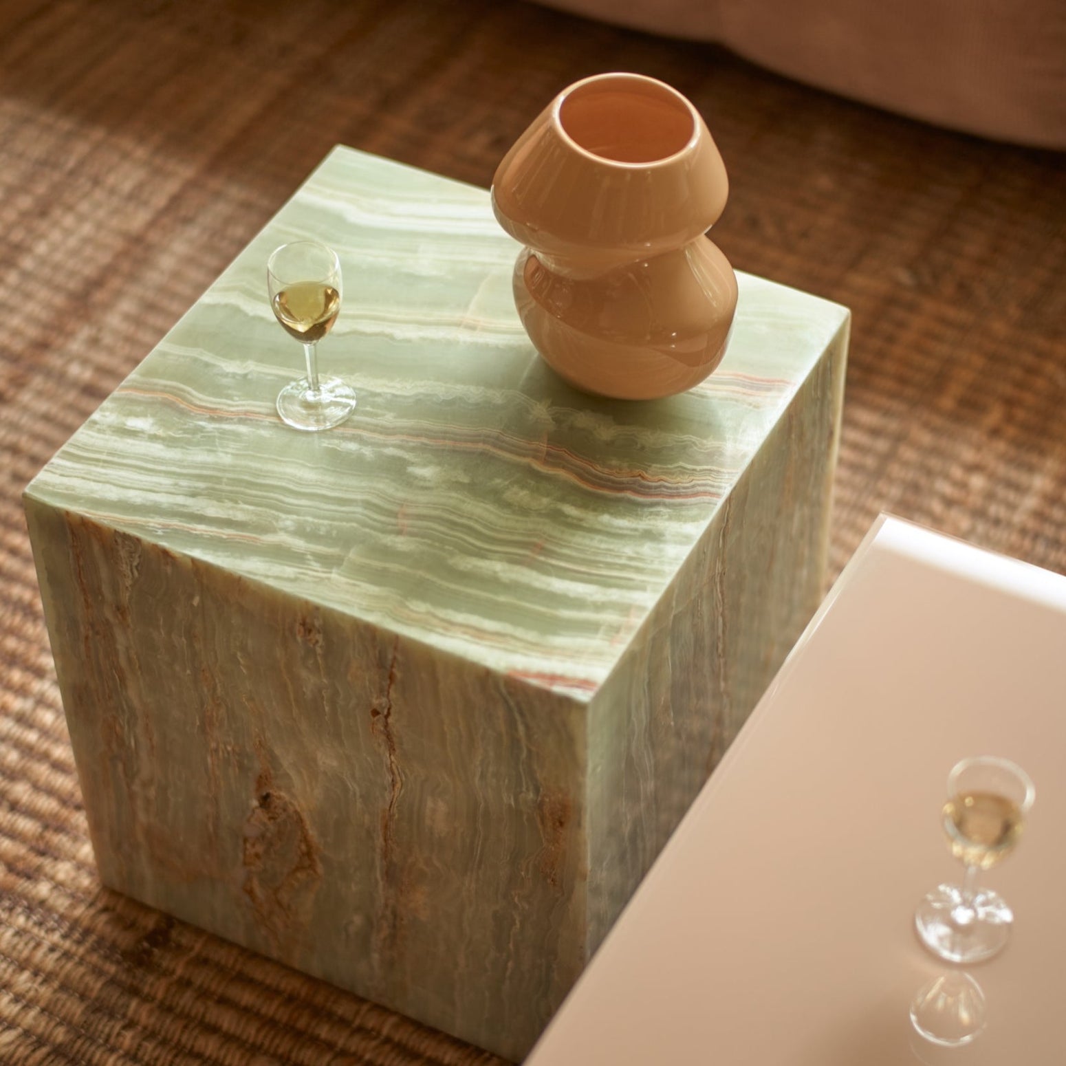 Sidebord Onyx Marble Block Table fra HK Living i mineralgrønt.