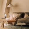 Den danske stjerneprodusenten er på full fart inn i fremtiden! Gubis univers er fylt av glemte design-skatter som er relansert og moderne klassikere de har skapt i samarbeid med noen av verdens viktigste designere akkurat nå. Oppladbare bordlampe Seine Portable Lamp.