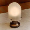 Gubi er ikke redd for å utfordre den skandinaviske fargepaletten og formspråket, samtidig som de glir perfekt inn i de fleste hjem. Oppladbare bordlampe Seine Portable Lamp.