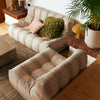 Lenestolene Lazy Chair fra HK Living i dette tekstilet er også fin sammen med sofaen i samme serie. 