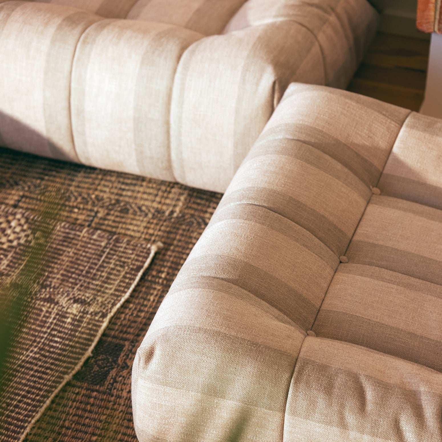 Lenestolen Lazy Lounge Chair fra HK Living i det stripete tekstilet Lodge