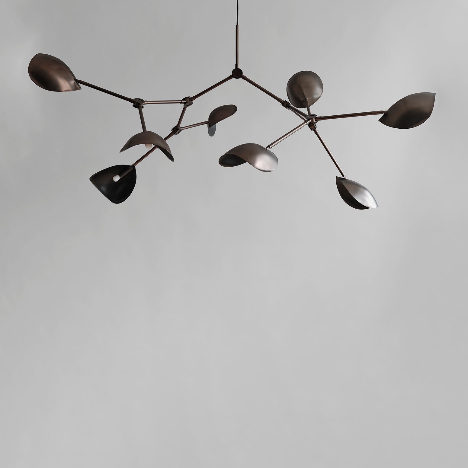 Lampen Stingray Grande fra 101 Copenhagen med bronsefinish (ekstra stor)