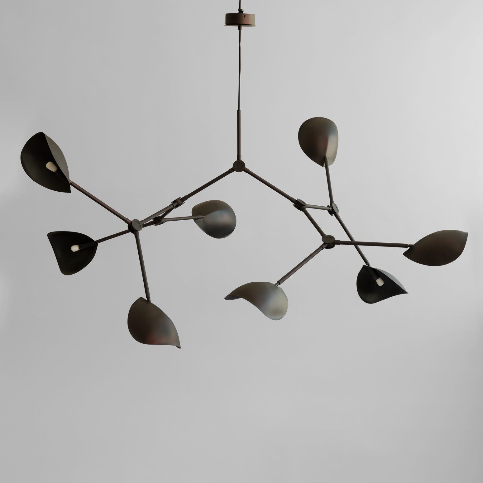 Lampen Stingray Grande fra 101 Copenhagen med brunsvart finish (ekstra stor)