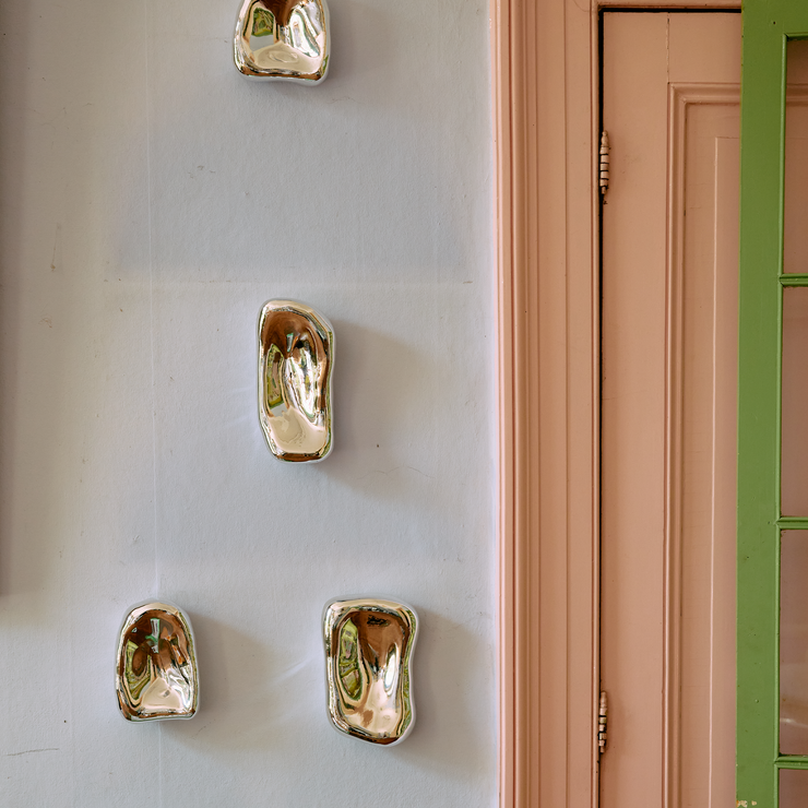 Veggdekorasjon Glass Sculpture Chrome, sett på 4 stk fra HKliving.