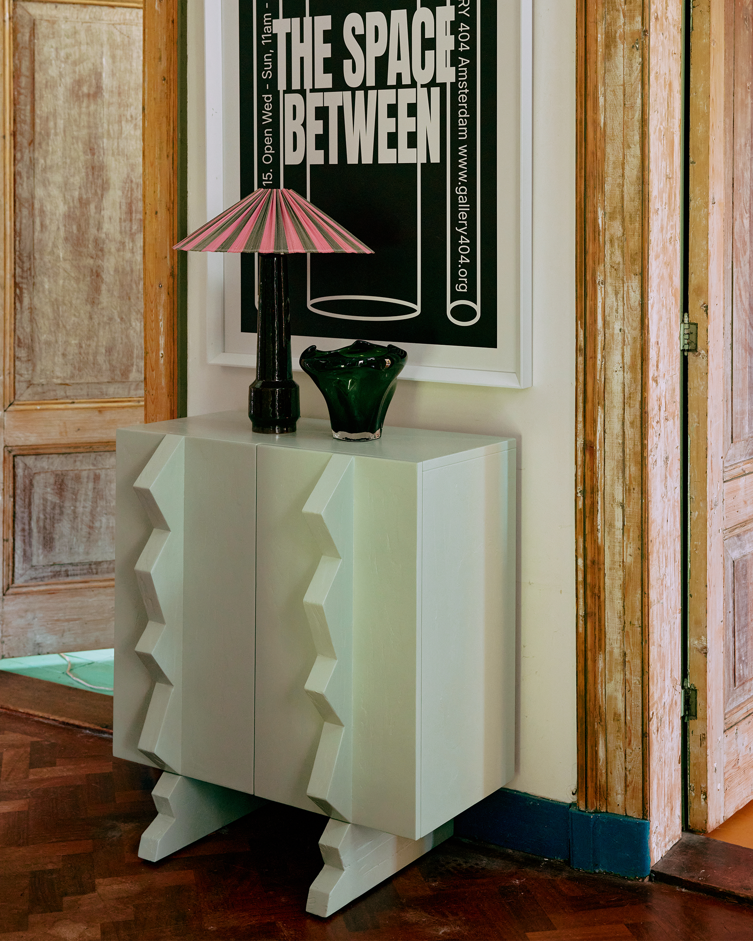 Skap Forma Cupboard Ice Blue fra HKliving.