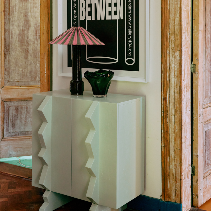 Skap Forma Cupboard Ice Blue fra HKliving.