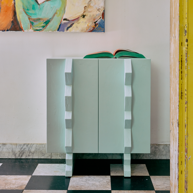 Skap Forma Cupboard Ice Blue fra HKliving.