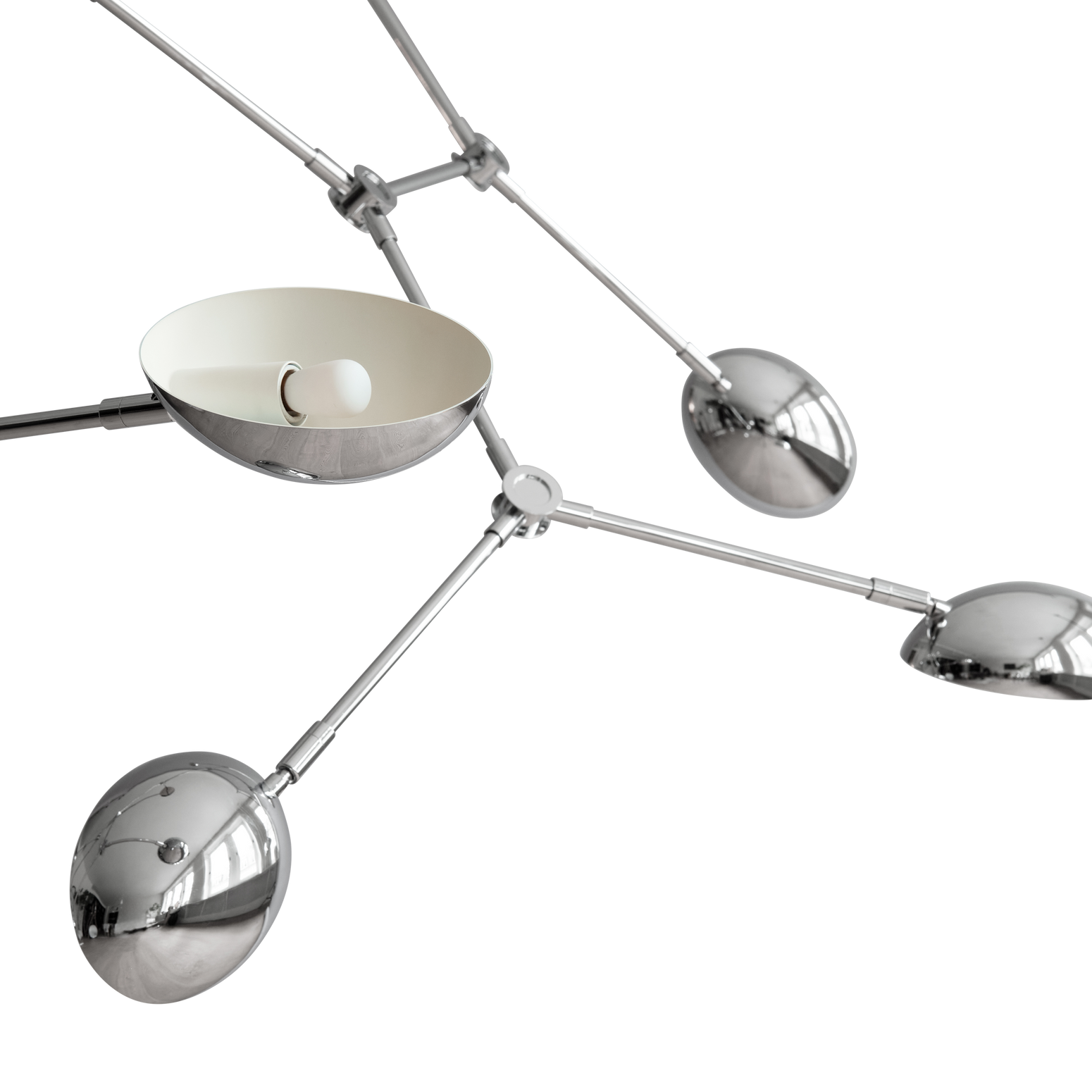 Drop Chandelier Mini fra 101 Copenhagen med krombelagt finish.
