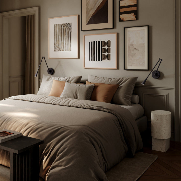 Vegglampen Snake Wall Lamp fra 101 Copenhagen er en leselampe vi har lengtet lenge etter! Elegant, superfleksibel og tilgjengelig i tre fine finisher: Brunsvart, messing og krom. Perfekt som leselys over sengen, eller i en lesekrok.