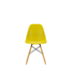 Spisestol Eames Plastic Side Chair RE DSW fra Vitra, med ben i lønn og sennepsgult sete (Mustard)