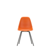 Spisestol Eames Plastic Side Chair RE DSX fra Vitra, med svarte ben og oransje sete (Rusty orange)