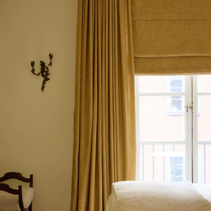 Gardin Bouclé fra Gotain i fargen Sennep