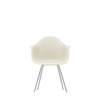 Spisestol Eames Plastic Armchair RE DAX fra Vitra, med ben i krom og kremhvitt sete (Pebble)