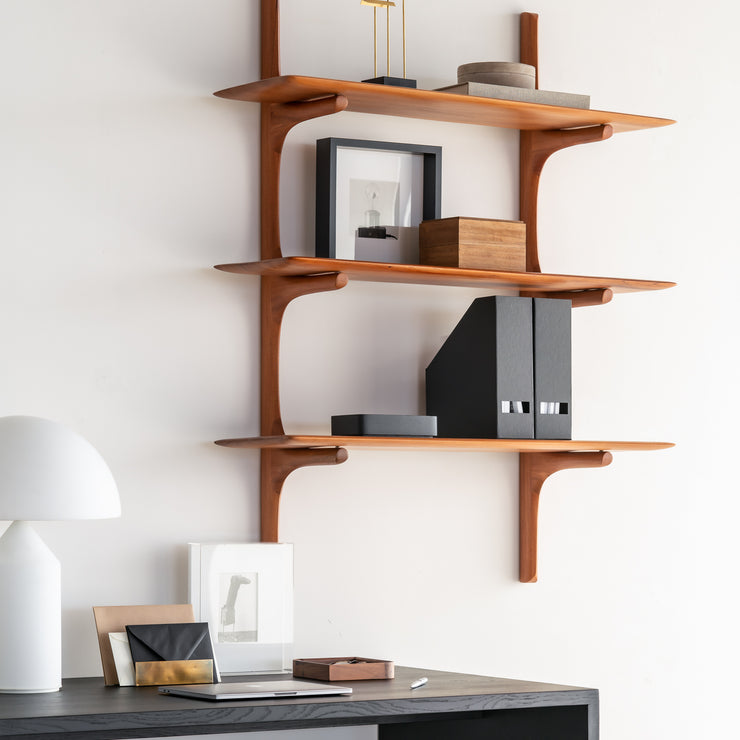 Vegghengt hylle Pl Wall Shelf fra Ethnicraft, i heltre mahogni