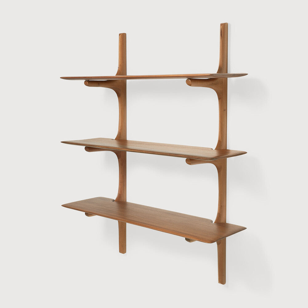 Vegghengt hylle med tre hylleflater: Pl Wall Shelf fra Ethnicraft, i heltre mahogni