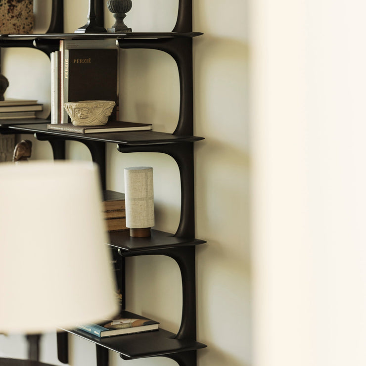 Vegghengt hylle Pl Wall Shelf fra Ethnicraft, i heltre mørkebrun mahogni