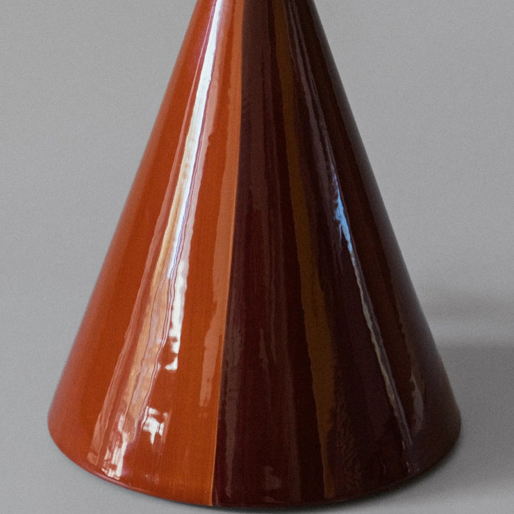 Alle lamper fra Mattina Moderna håndlages i Portugal, og kommer som designeren Clémentine Poncin sier i et ultrabegrenset opplag. Så her gjelder det å ikke nøle om du blir like forelsket som oss!