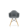 Spisestol Eames Plastic Armchair RE DAW fra Vitra, med ben i ask og grått sete (Granite grey)