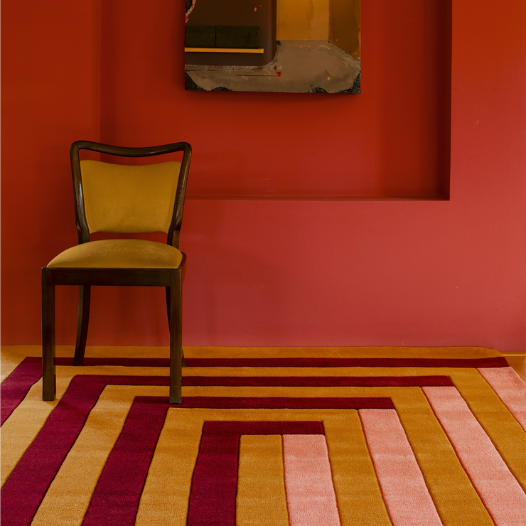 Teppe Labyrinth i rosa / rustrødt / kamelbrunt (Coral Pink) fra Layered.