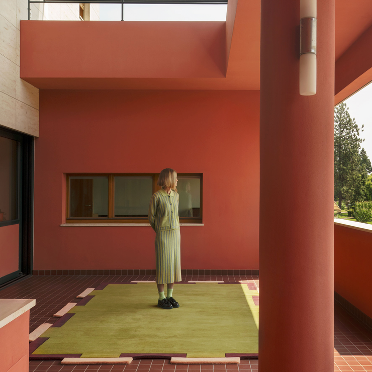 Teppe Fregio i fargen Olive Blush fra Layered.