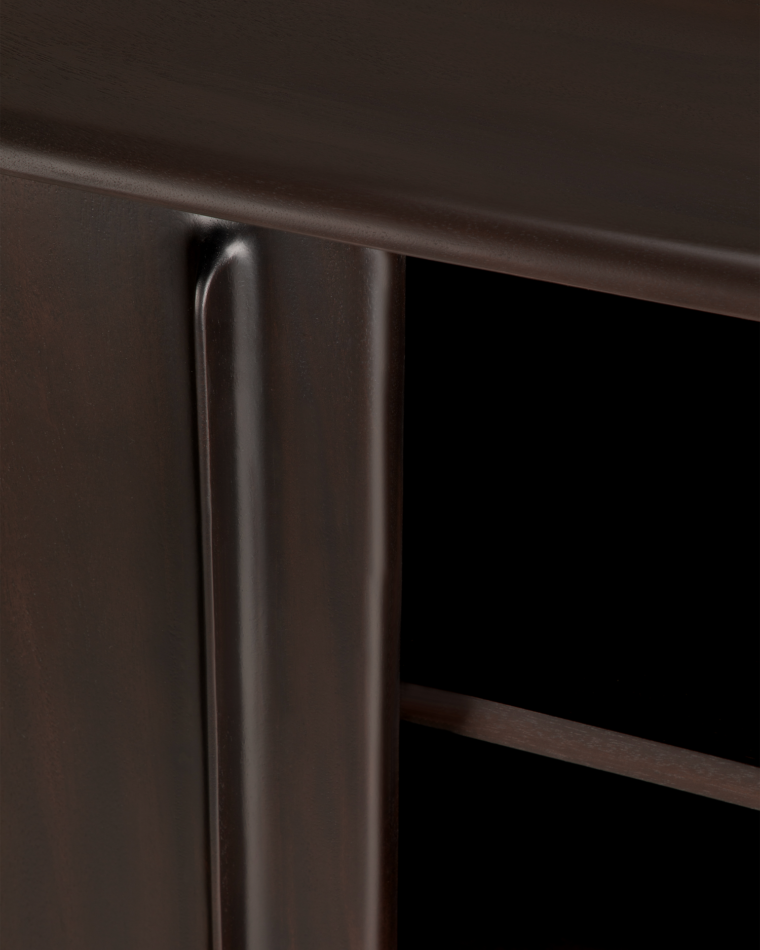 Skjenk Flow Sideboard fra Ethnicraft.