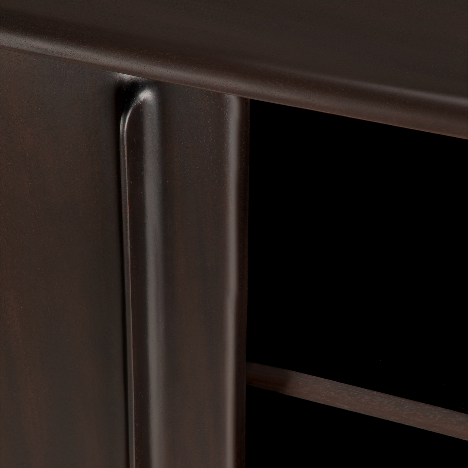 Skjenk Flow Sideboard fra Ethnicraft.