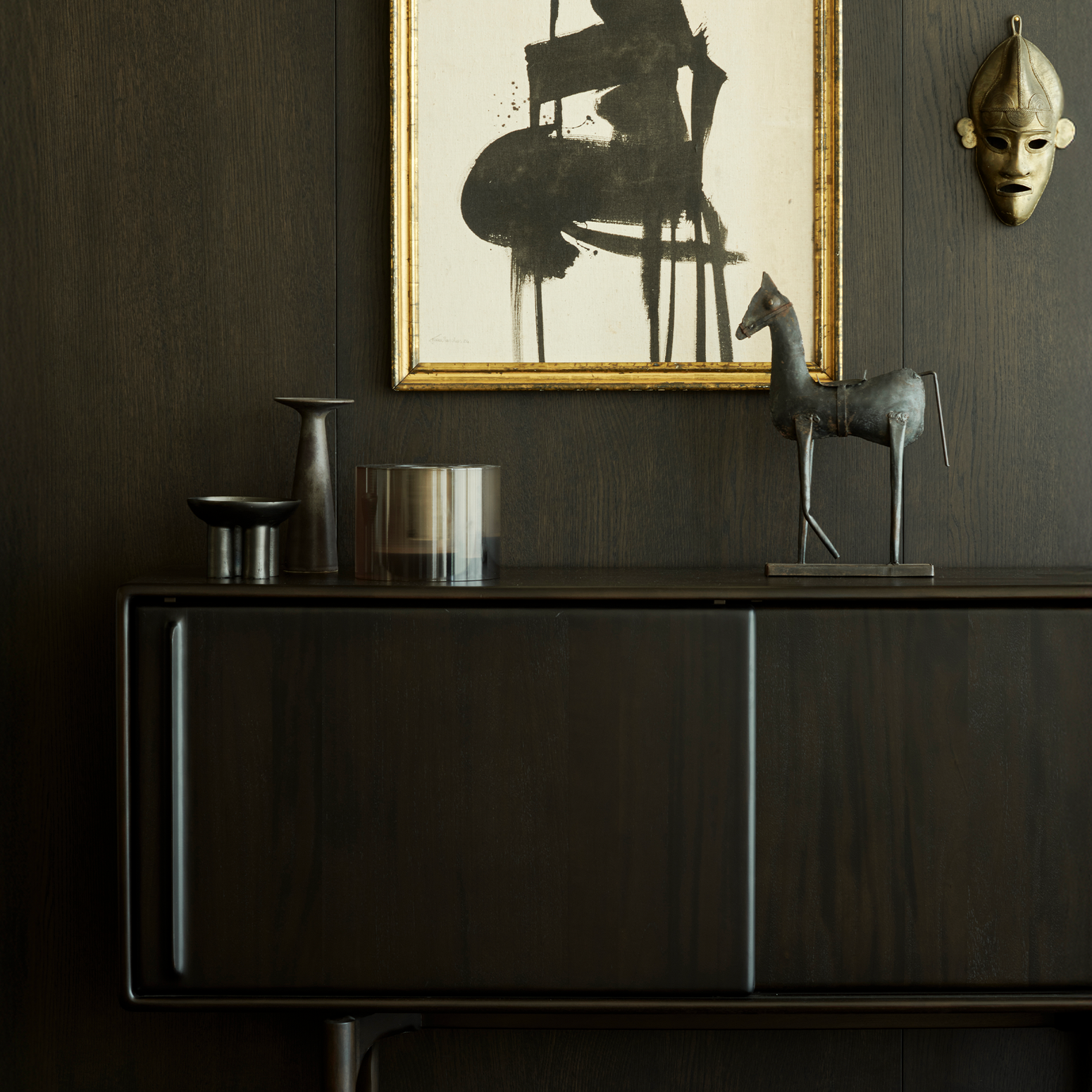 Skjenk Flow Sideboard fra Ethnicraft i størrelse liten (168 x 45 x 82 cm).