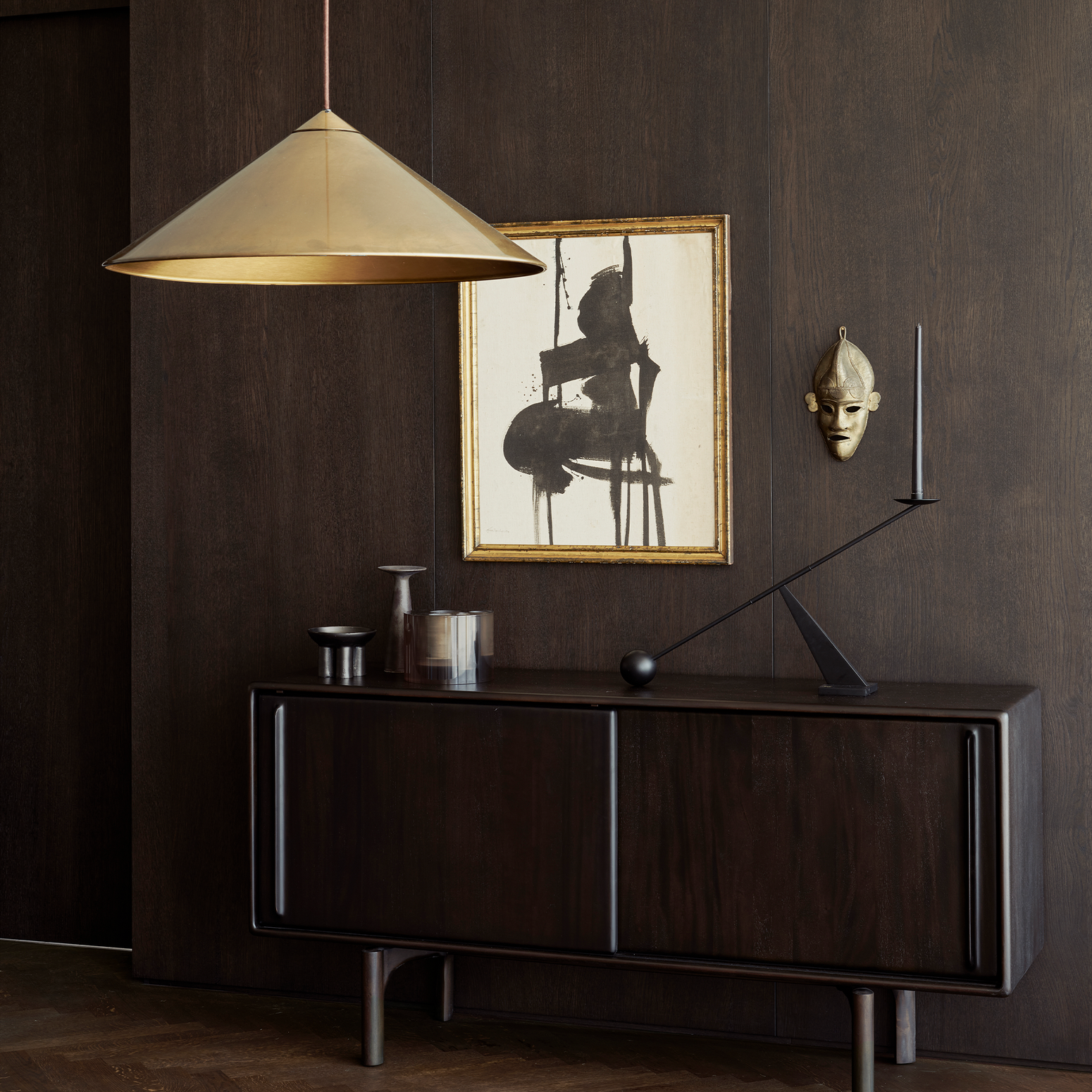 Skjenk Flow Sideboard fra Ethnicraft i størrelse liten (168 x 45 x 82 cm).