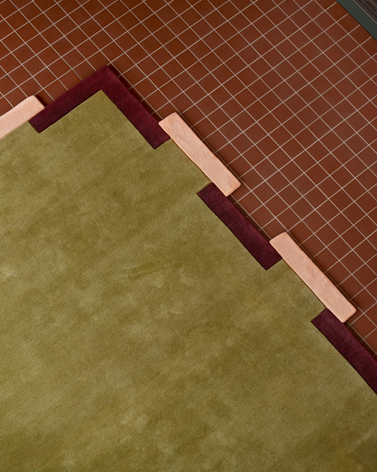 Teppe Fregio i fargen Olive Blush fra Layered.