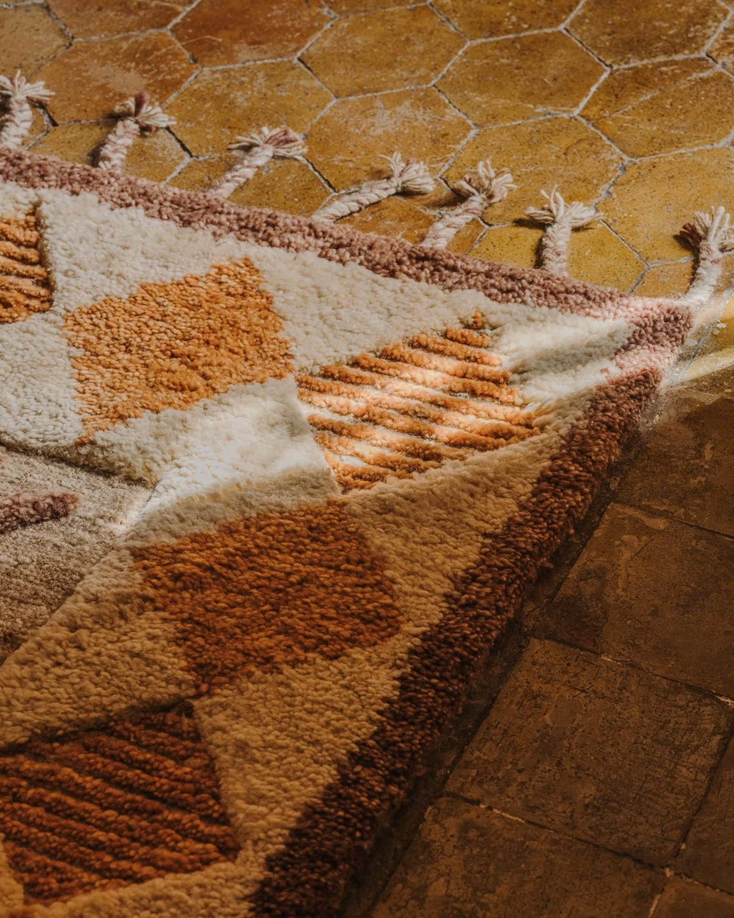 Teppe WIldcat i Burnt Brown / terracotta fra Dusty Deco.