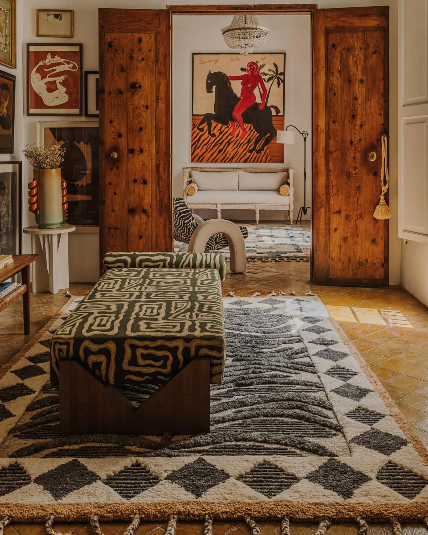 Teppe WIldcat i Ash Black / koksgrått, brunt og off-white fra Dusty Deco.