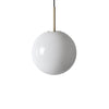 Arkivlampe 4014 fra Hadeland Glassverk i hvitt glass med messingfarget oppheng i størrelse Ø300 mm.