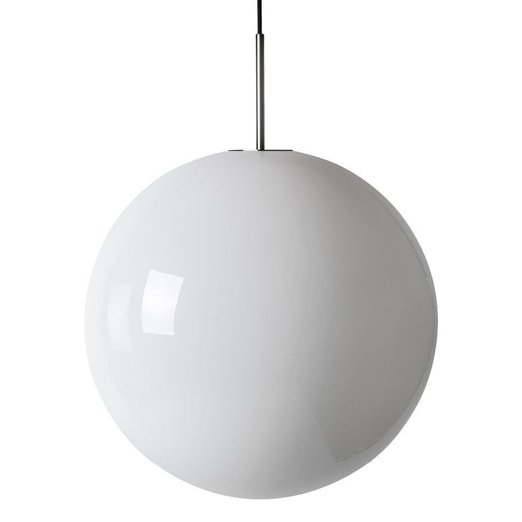 Arkivlampe 4014 fra Hadeland Glassverk i hvitt glass med stålfarget oppheng i størrelse Ø500 mm.