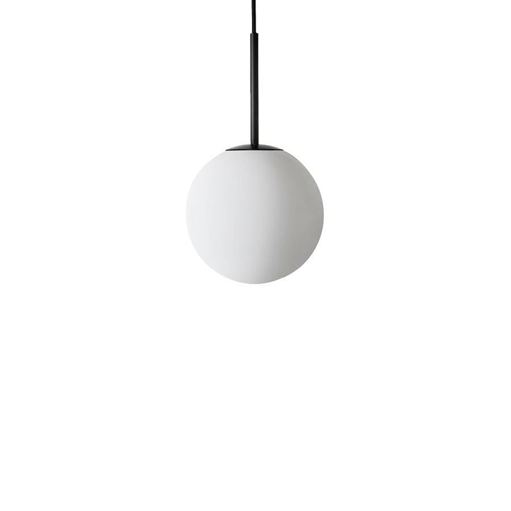 Arkivlampe 4014 fra Hadeland Glassverk i matt, sandblåst glass med svart oppheng i størrelse Ø200 mm.
