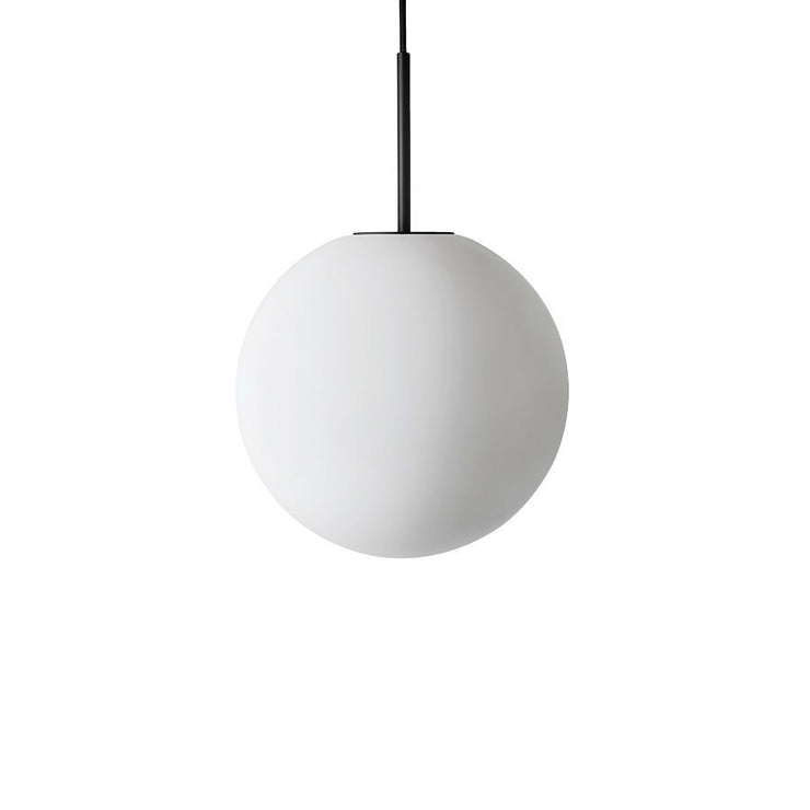 Arkivlampe 4014 fra Hadeland Glassverk i matt, sandblåst glass med svart oppheng i størrelse Ø300 mm.