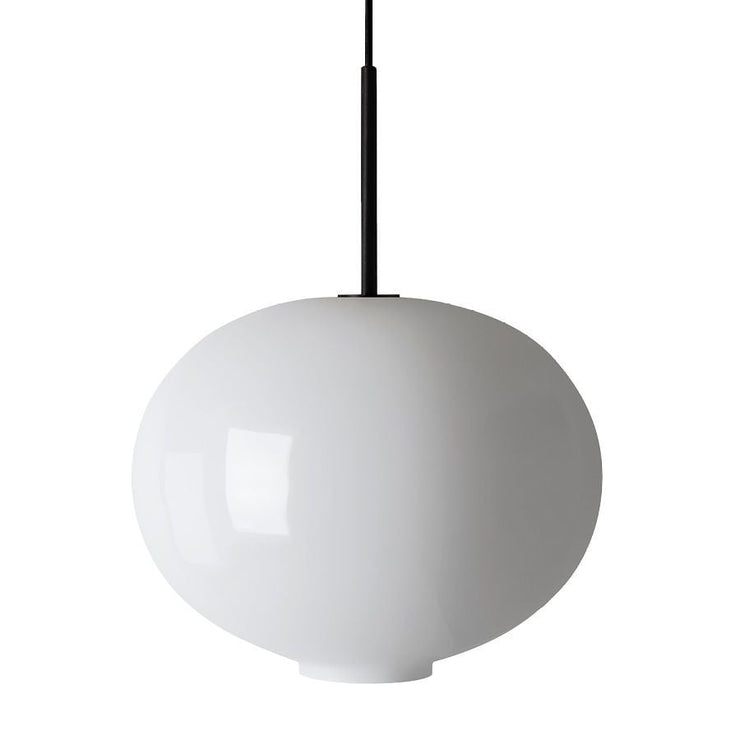 Taklampen Arkivlampe 4169 fra Hadeland Glassverk i hvitt glass med svart oppheng. Large.