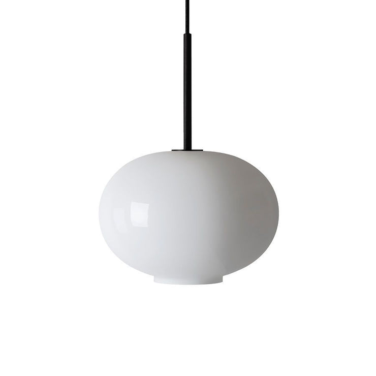 Taklampen Arkivlampe 4169 fra Hadeland Glassverk i hvitt glass med svart oppheng. Small.