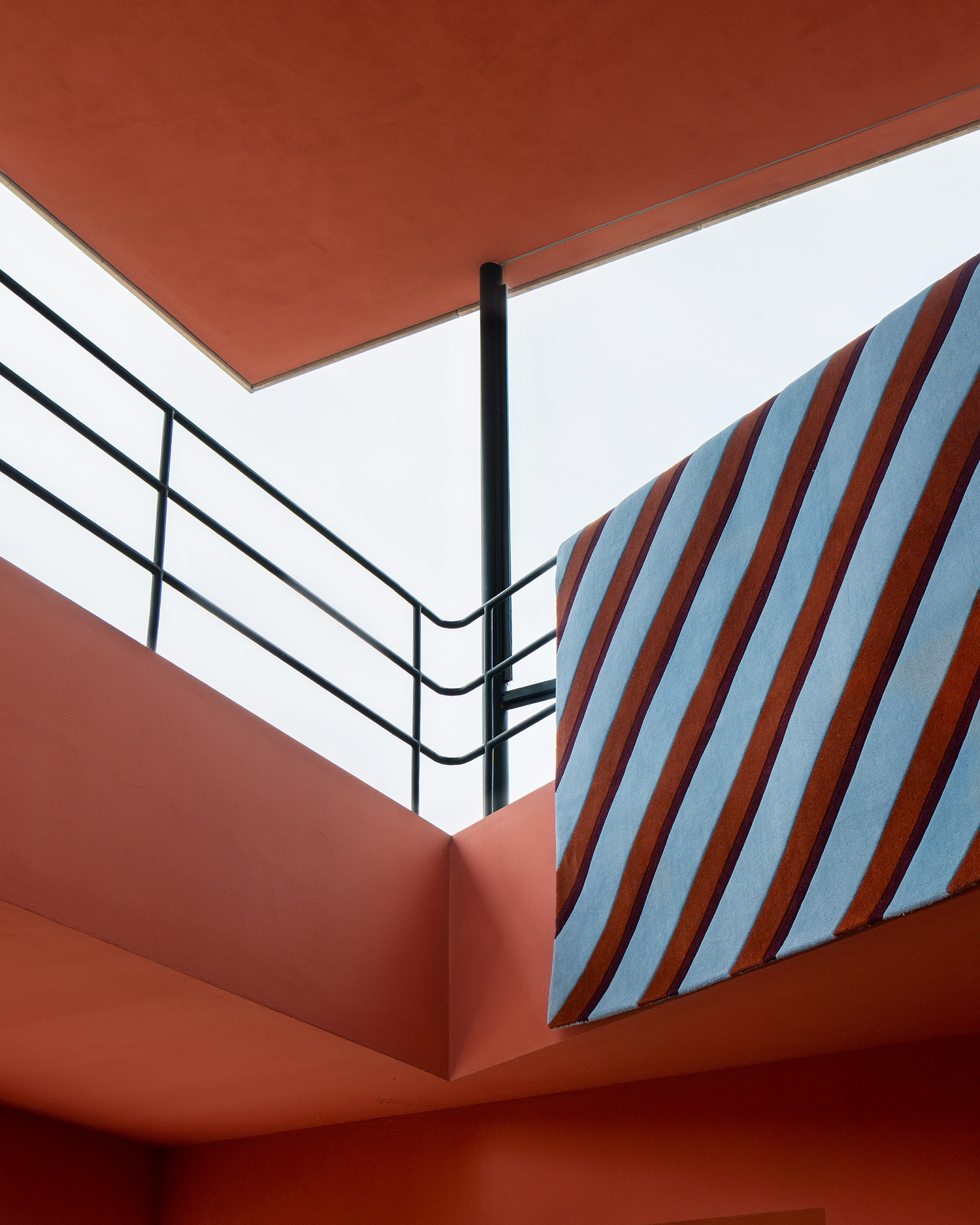 Teppe Diagonal i fargen Sky fra Layered.