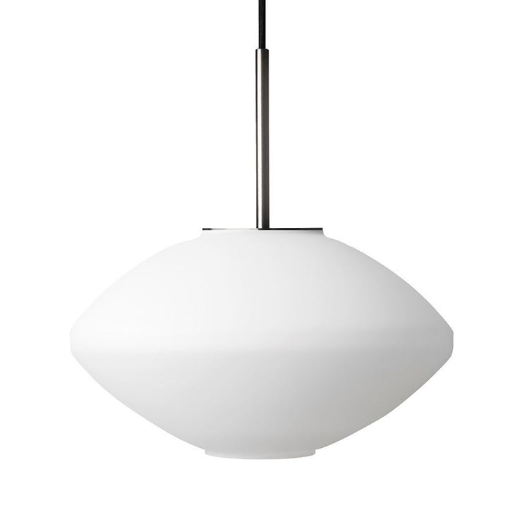 Taklampen Arkivlampe 4280 fra Hadeland Glassverk i matt hvitt sandblåst glass med stålfarget oppheng.