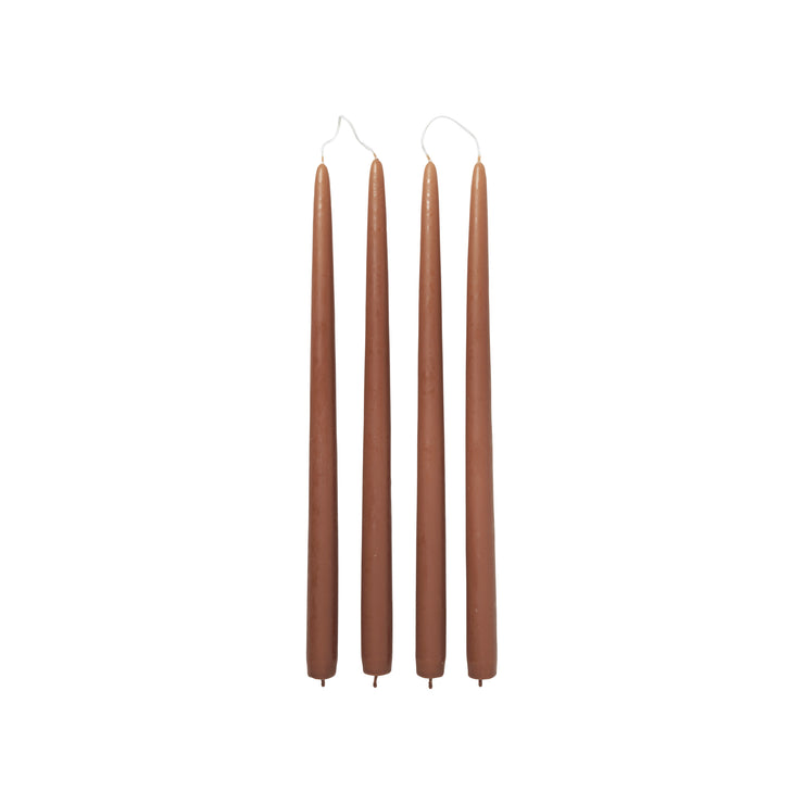 Lys Smooth Taper Candle fra Broste Copenhagen i fargen Terracotta (terrakottafargede lys)