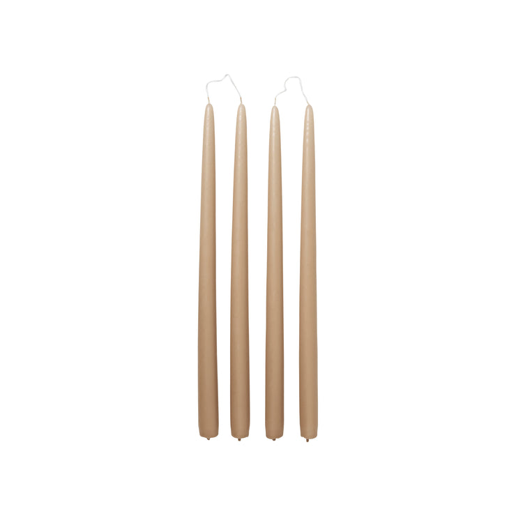 Lys Smooth Taper Candle fra Broste Copenhagen i fargen Walnut (brune lys)