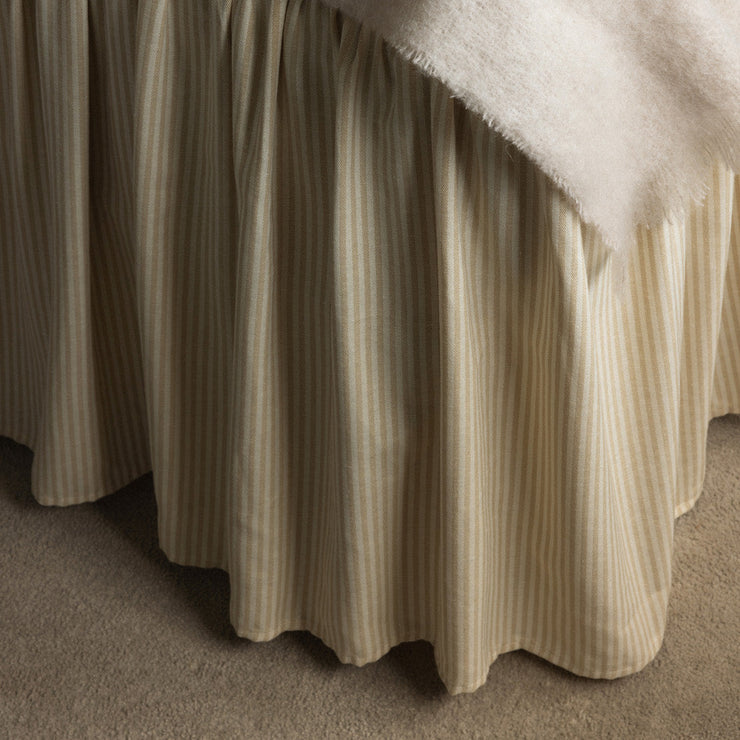 Sengekappe Laura fra Mille Notti i stripete beige.